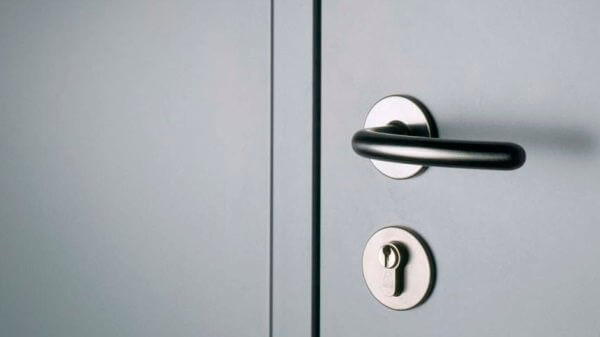 Вскрытие металлических дверей в Астрахани